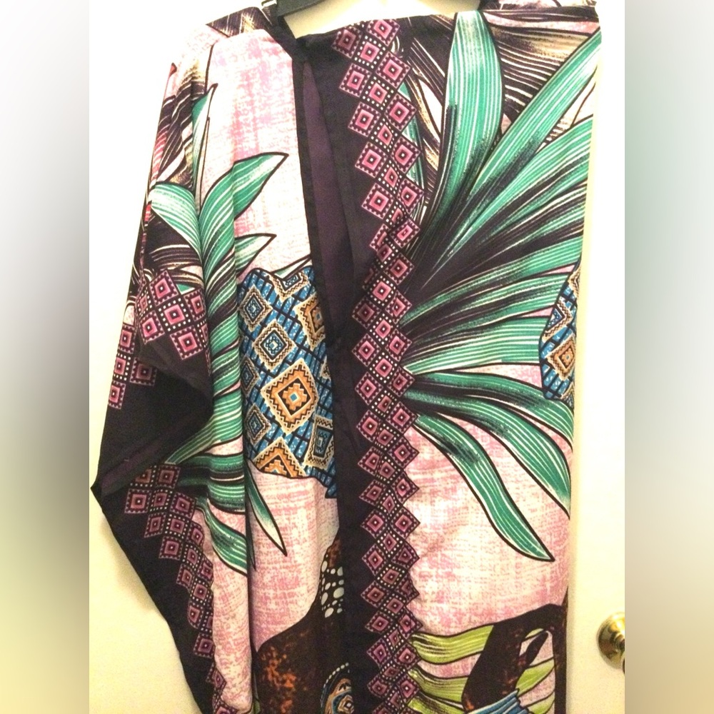 Woman’s Multicolored Bold Print Kaftan - Picture 8 of 9